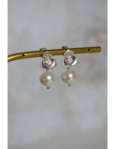 Boucles d'oreilles pour la mariée disponibles de suite.