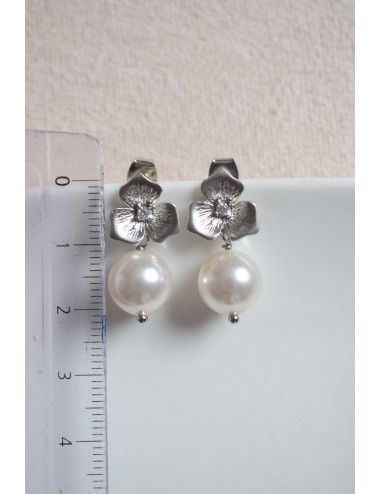 Boucles d'oreilles pour la mariée disponibles de suite.