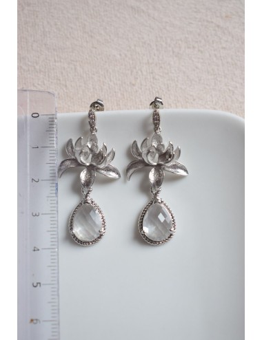 Boucles d'oreilles pour la mariée disponibles de suite.