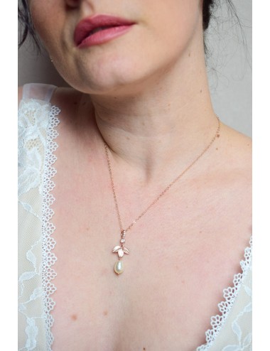 Collier de mariée Poudrée avec chainette dorée, feuilles et perles