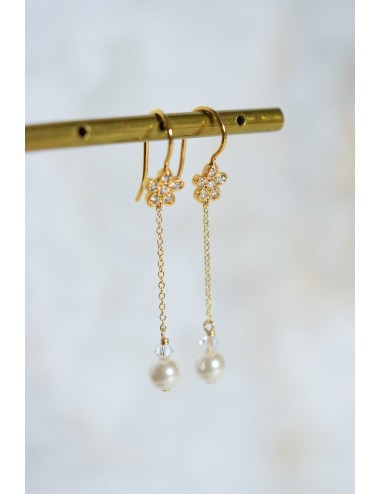 Boucles d'oreilles pendantes pour mariée, fleurs et perles, Sanka